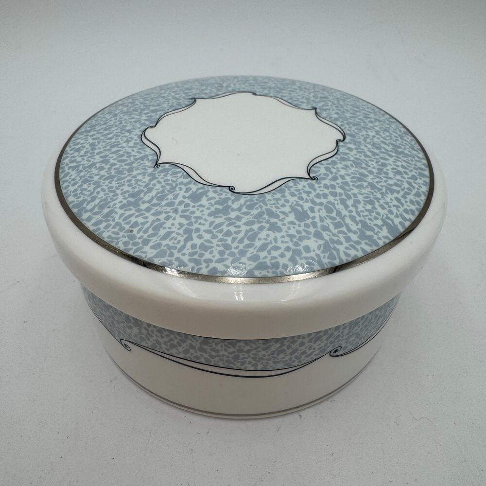 Wedgwood Ring Box with Lid in Venice Pattern